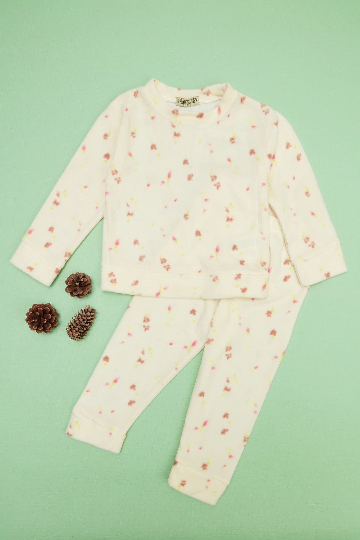 Çiçek Desenli Polar Kız Çocuk Pijama Takımı 3
