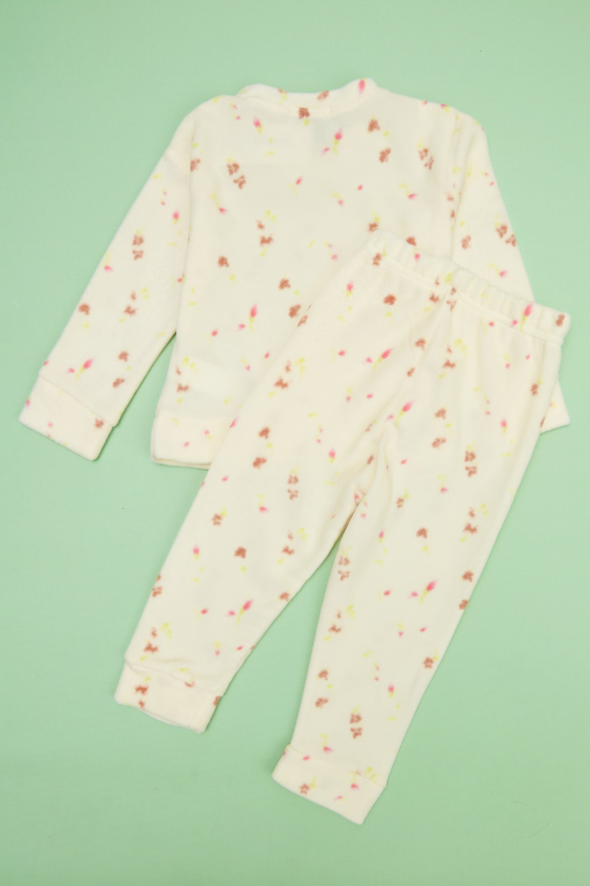 Çiçek Desenli Polar Kız Çocuk Pijama Takımı 4