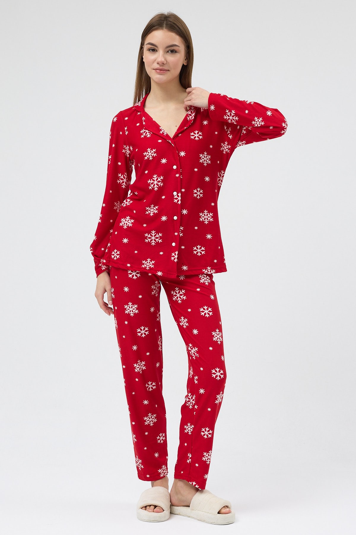 Kırmızı Kar Tanesi Desenli Düğmeli Kadın Pijama Takımı 3005