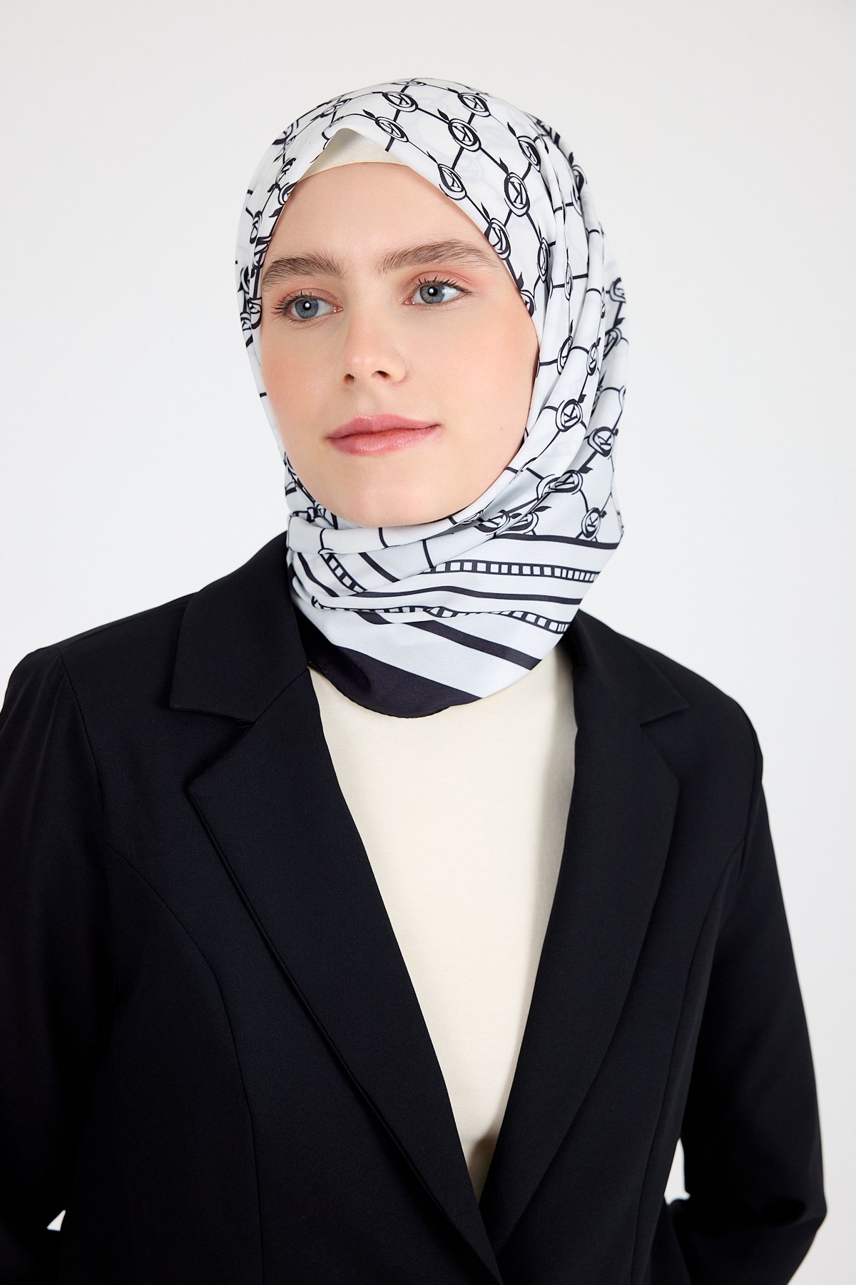 Siyah Monogram Desenli Eşarp 3015 5