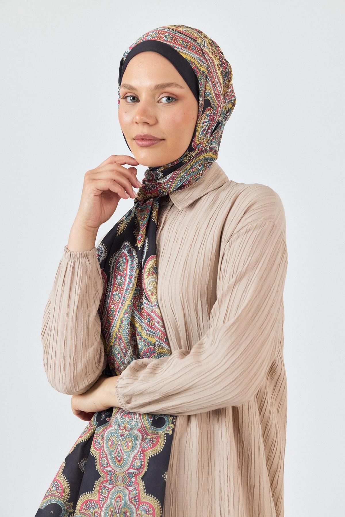 Siyah Retro Desenli Şal 4002 7