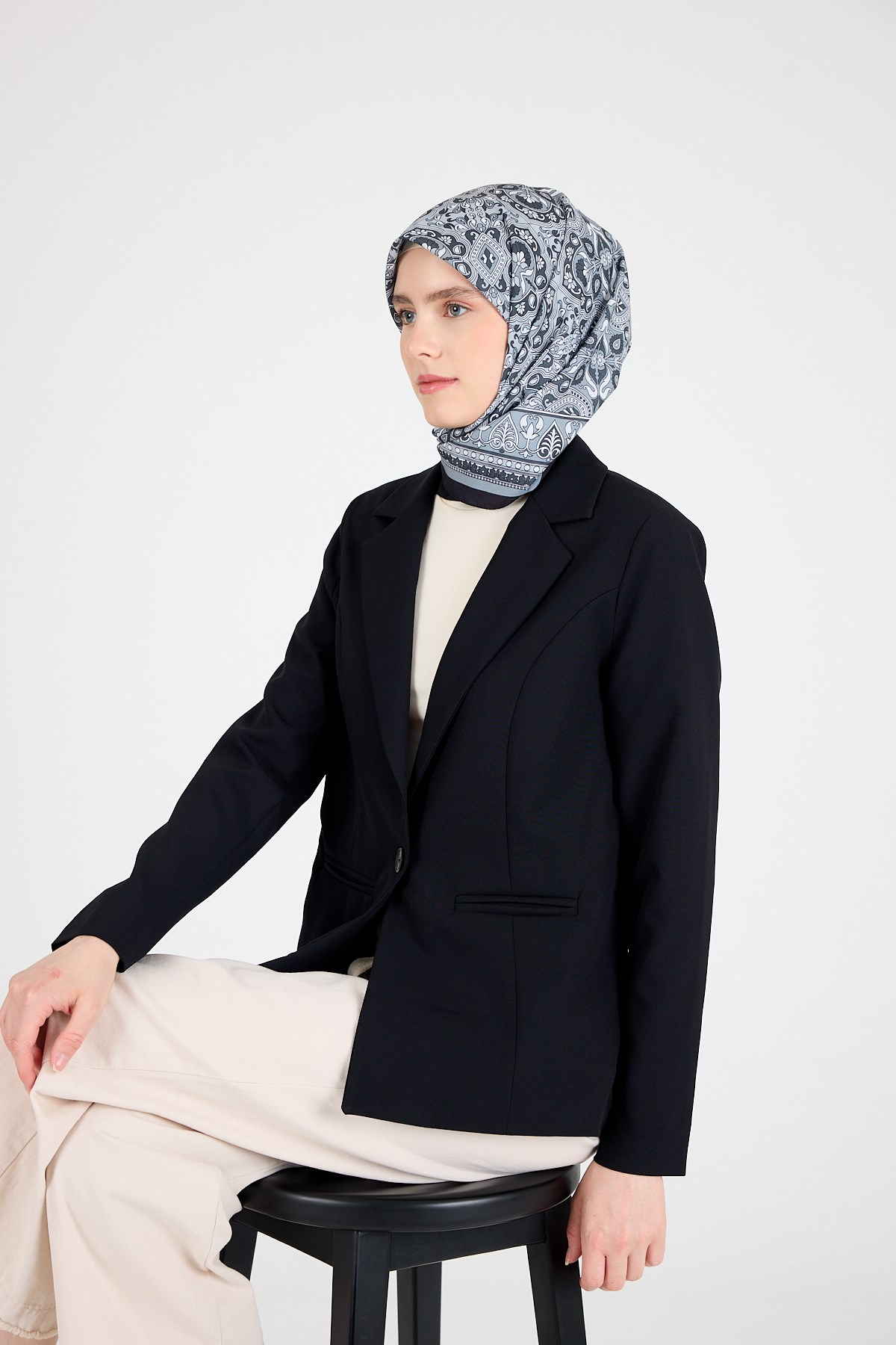 Siyah Etnik Desenli Eşarp 3013 4