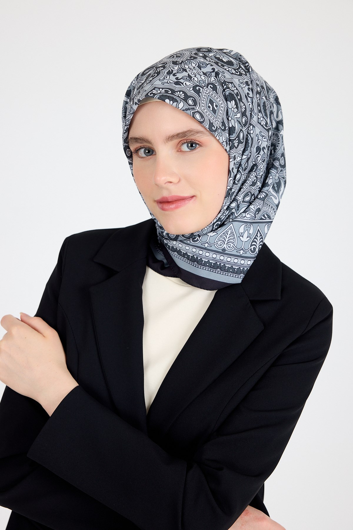 Siyah Etnik Desenli Eşarp 3013