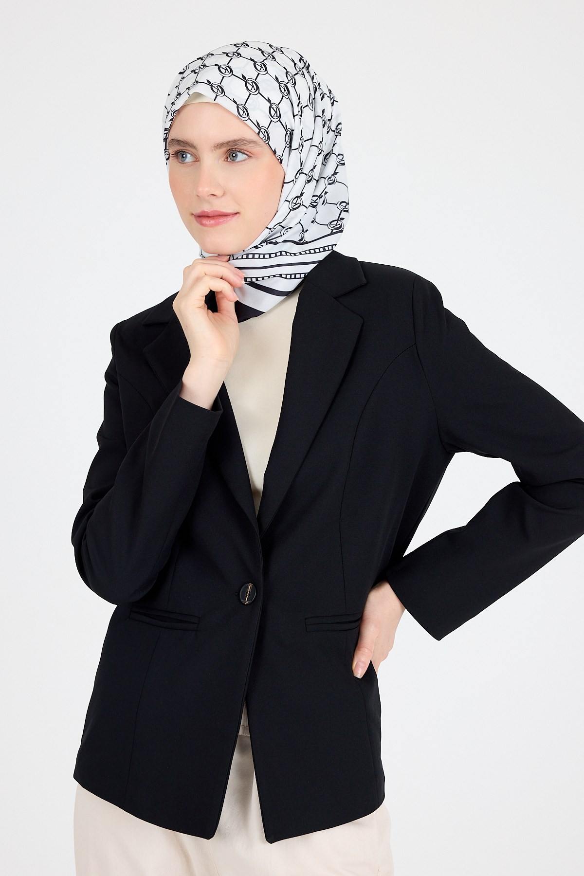 Siyah Monogram Desenli Eşarp 3015 2