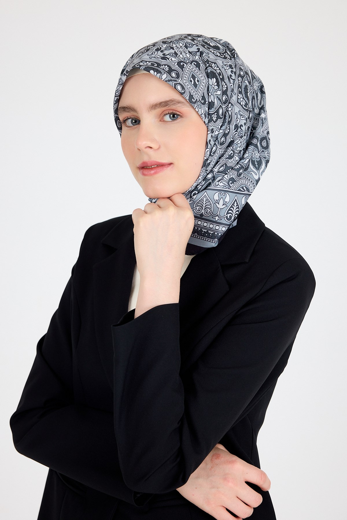 Siyah Etnik Desenli Eşarp 3013 2