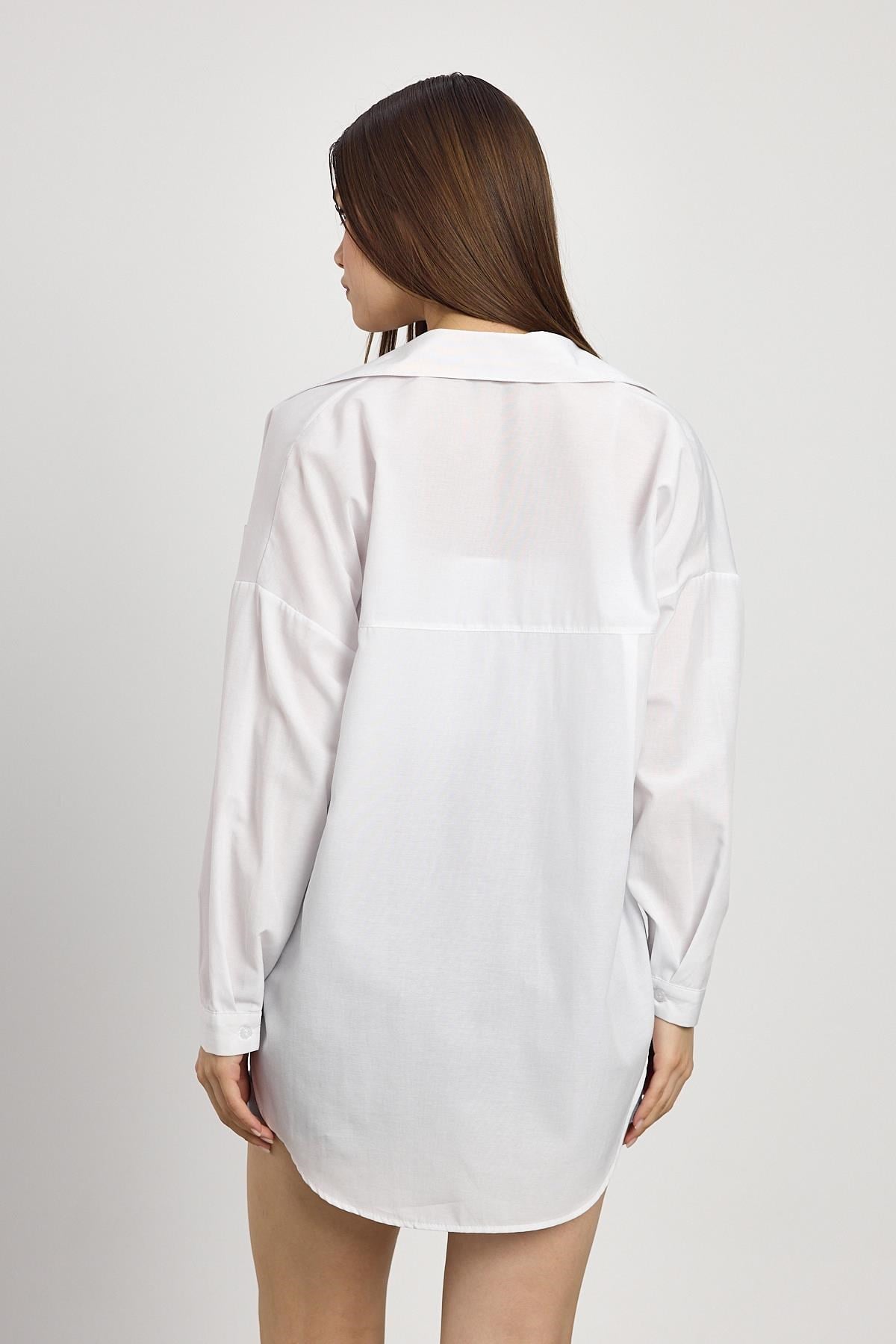Beyaz Çift Cepli Oversize Uzun Basic Gömlek TCR 6256A 5