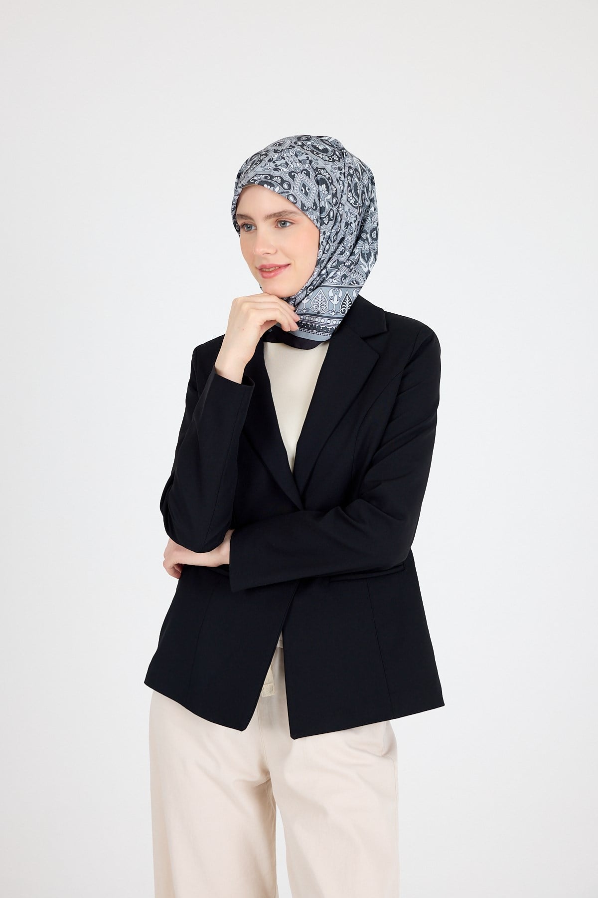 Siyah Etnik Desenli Eşarp 3013 5