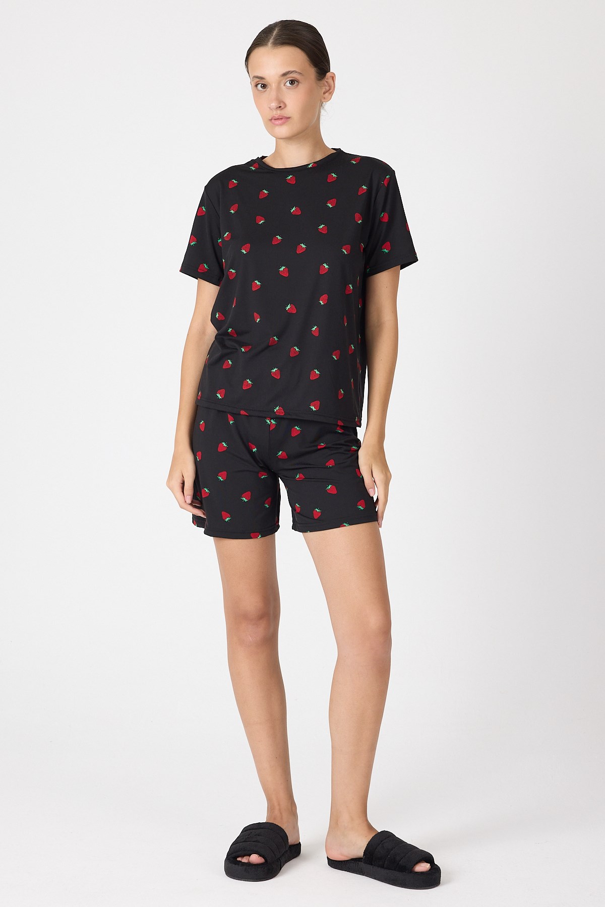 Siyah Çilek Desenli Kadın Pijama Takımı 3409