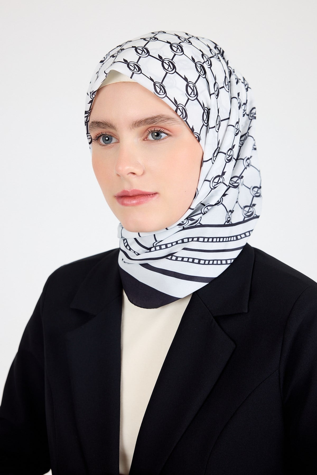 Siyah Monogram Desenli Eşarp 3015 3